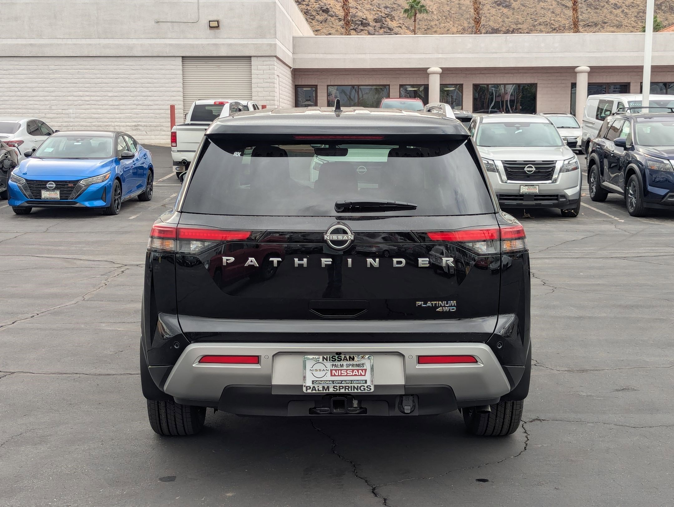2025 Nissan Pathfinder Platinum photo 3
