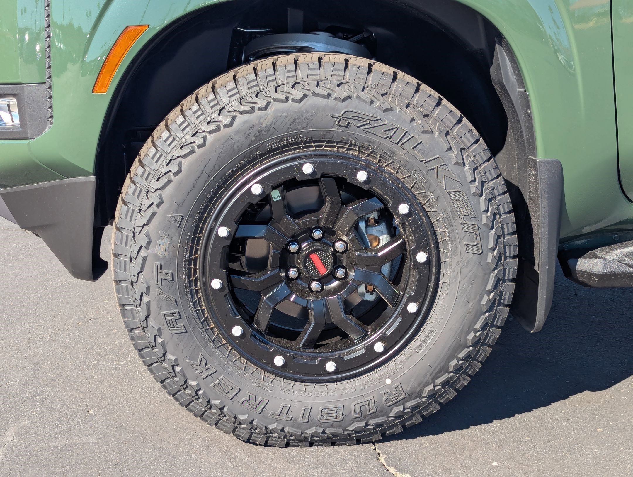 2025 Nissan Frontier SV - Photo 9