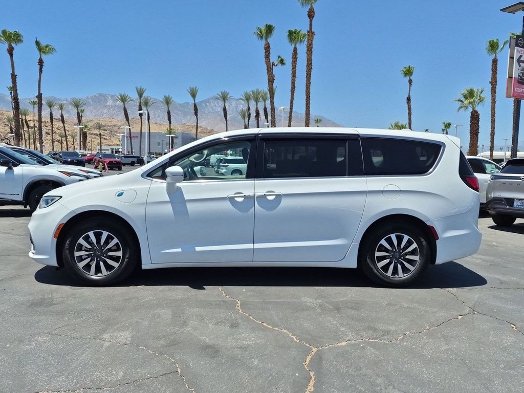 Used 2022 Chrysler Pacifica Hybrid Touring L Minivan/Van