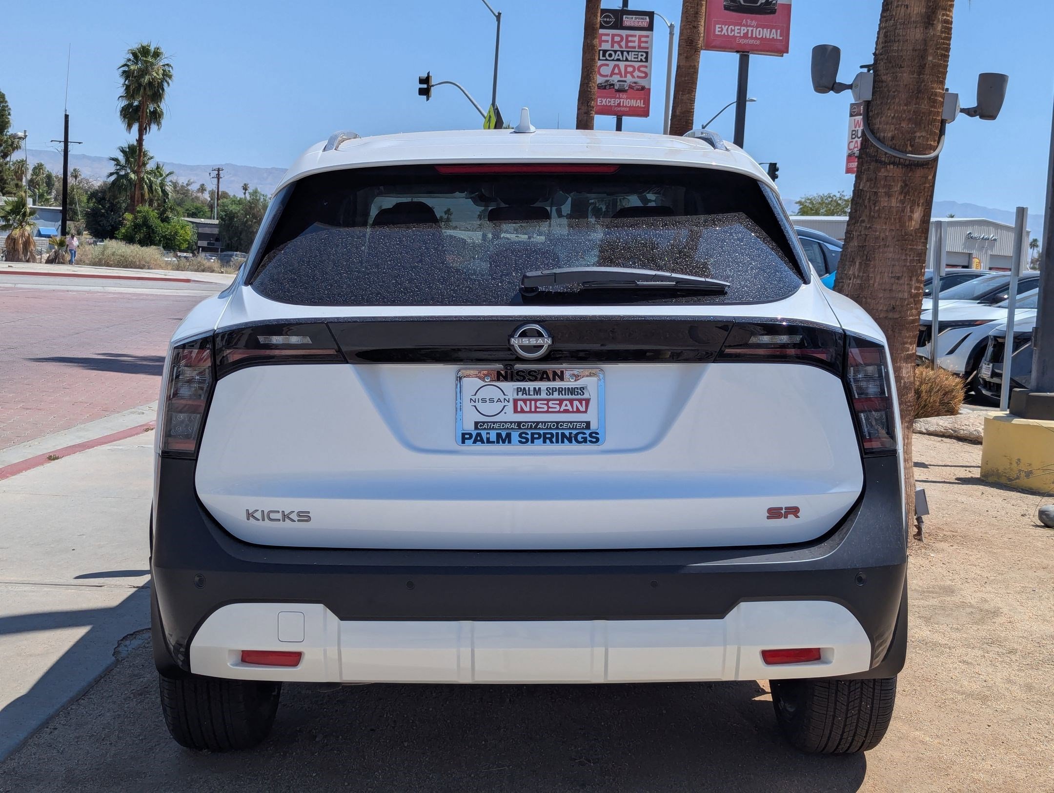 2025 Nissan Kicks SR photo 2