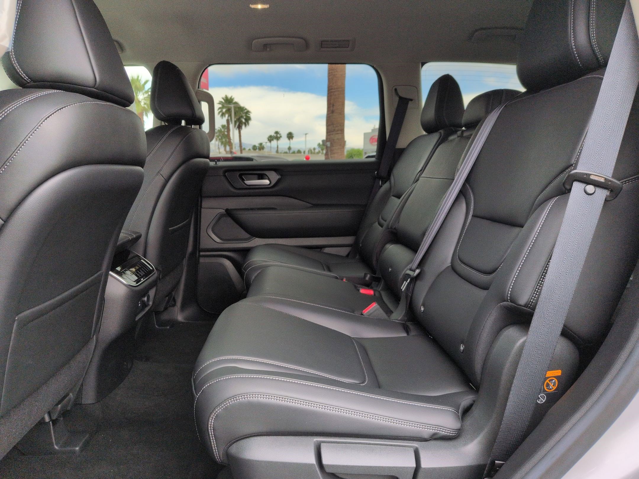 2026 Nissan Armada SV - Photo 11