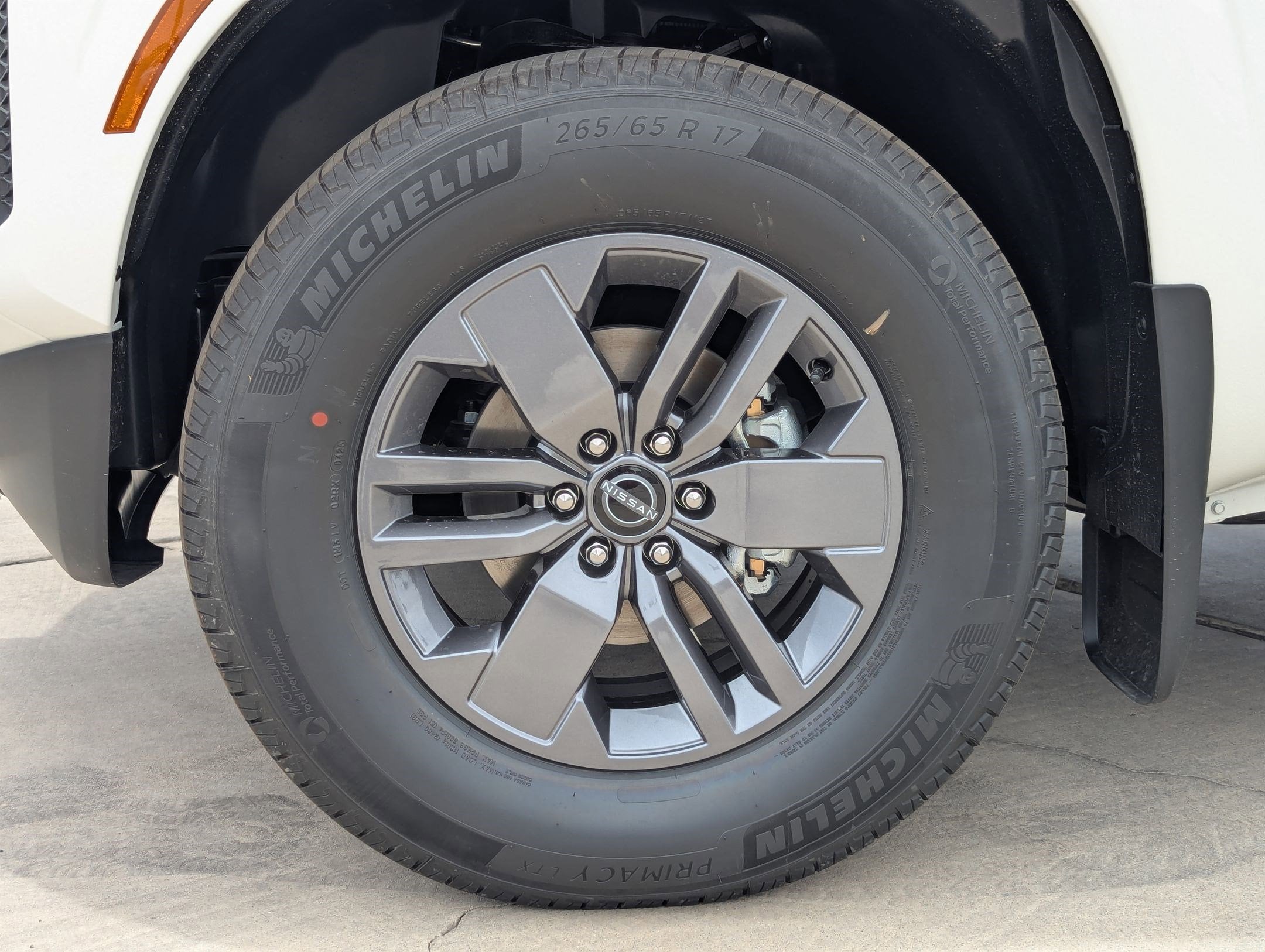 2025 Nissan Frontier SV - Photo 9