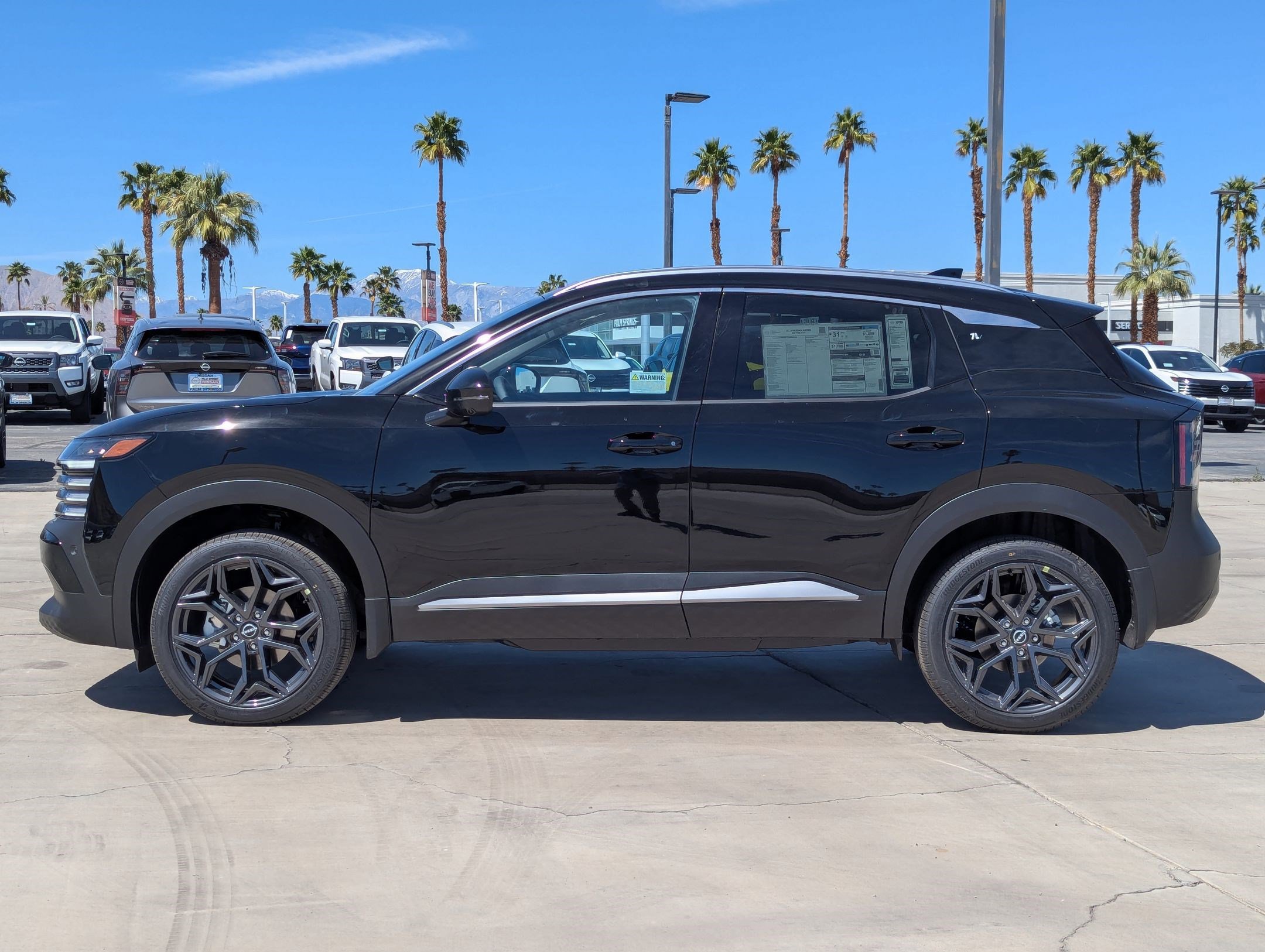 2025 Nissan Kicks SR photo 3