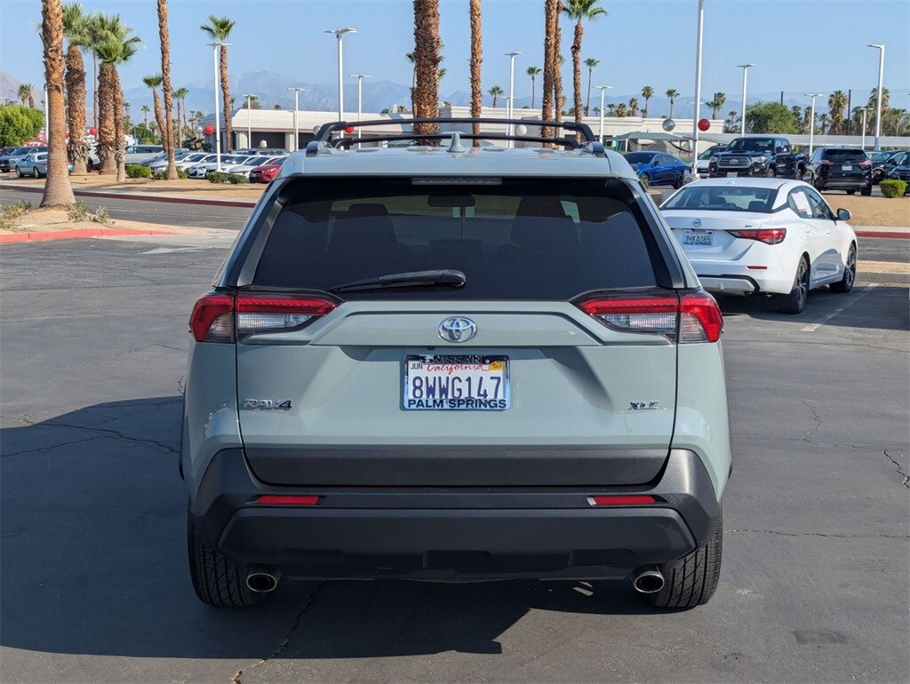 2021 Toyota RAV4 XLE Premium photo 4