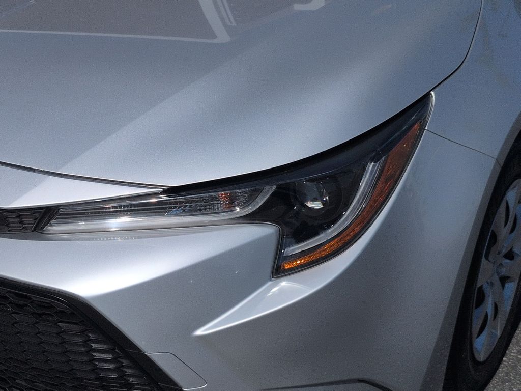 2021 Toyota Corolla LE photo 3