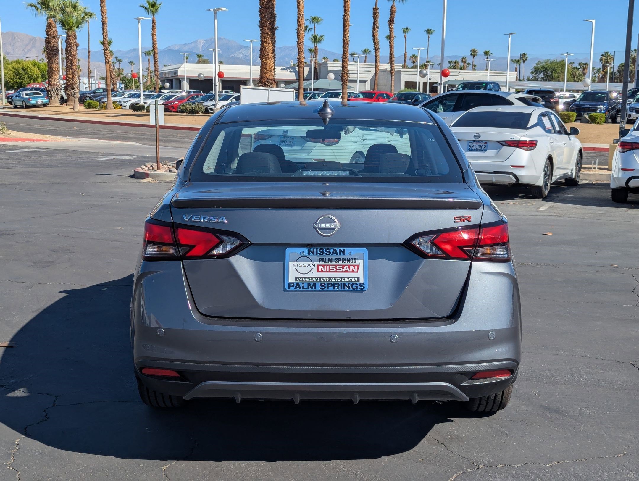 2025 Nissan Versa 1.6 SR photo 4