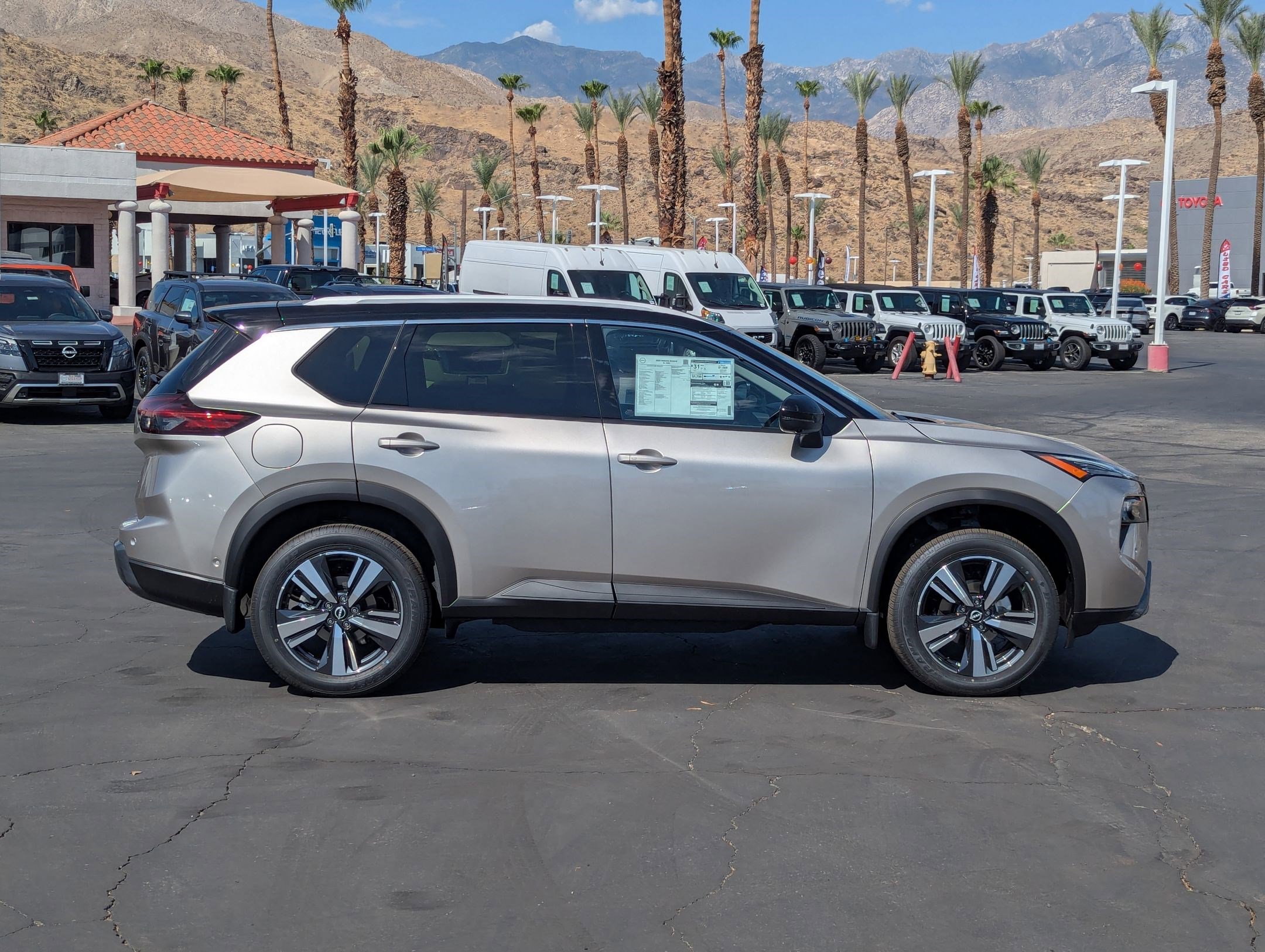 2025 Nissan Rogue SL photo 3