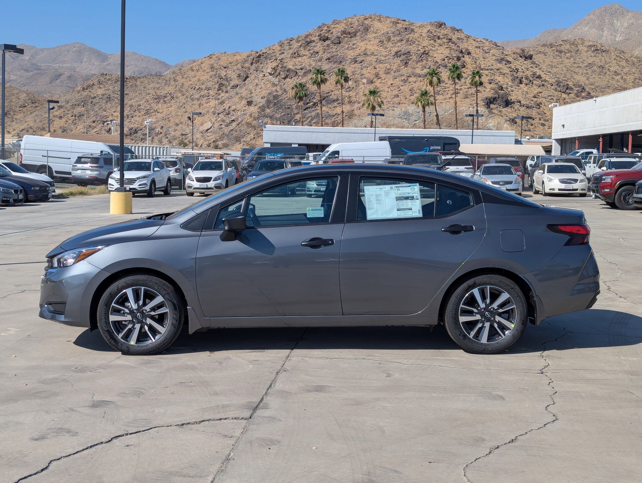 2025 Nissan Versa 1.6 S photo 3