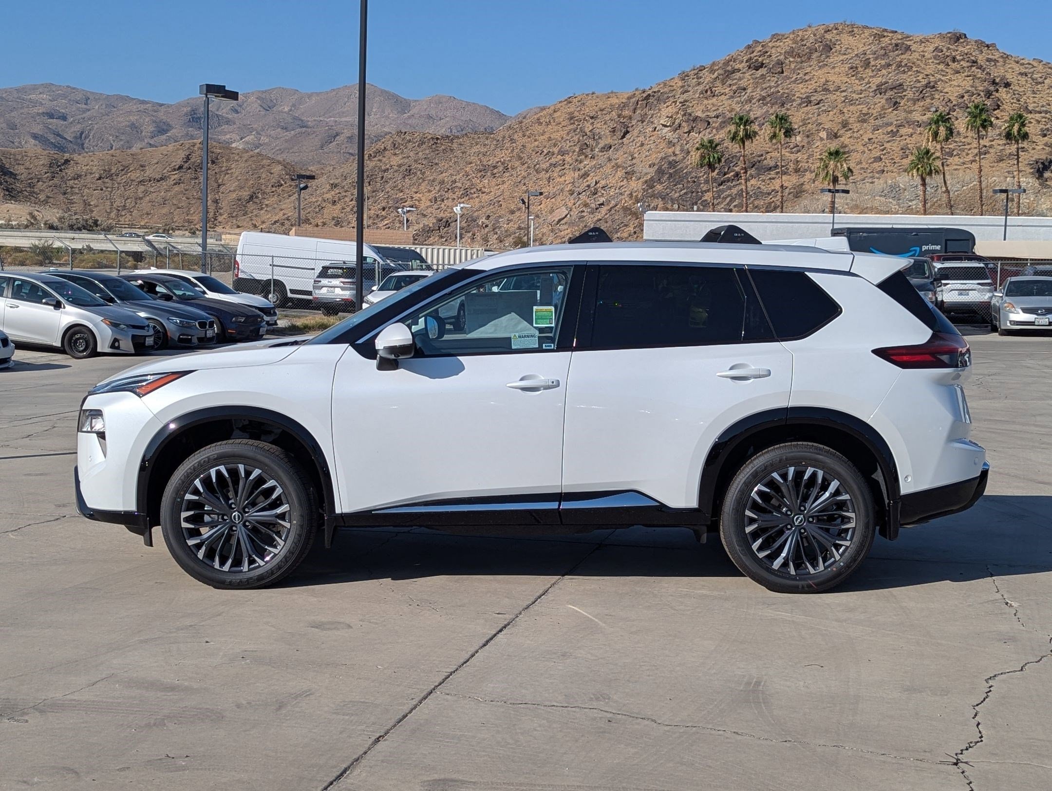 2025 Nissan Rogue Platinum photo 2