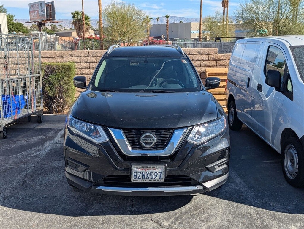2018 Nissan Rogue SV photo 2