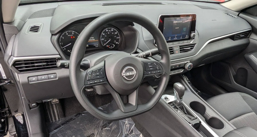 2025-nissan-altima-interior.jpg