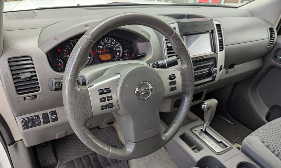 used-frontier-nissan-interior.jpg