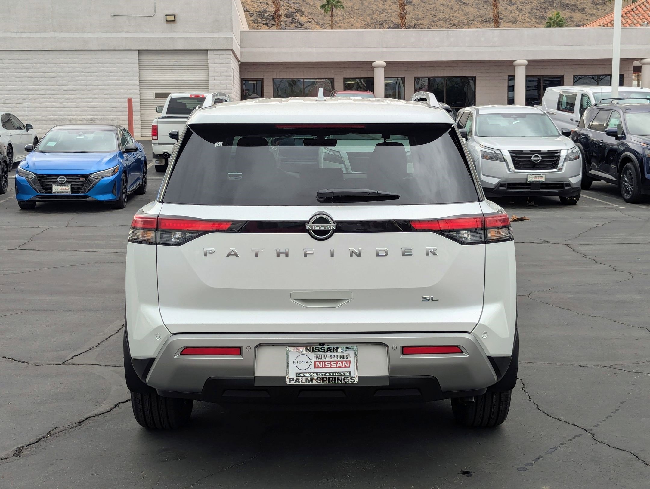 2025 Nissan Pathfinder SL photo 3