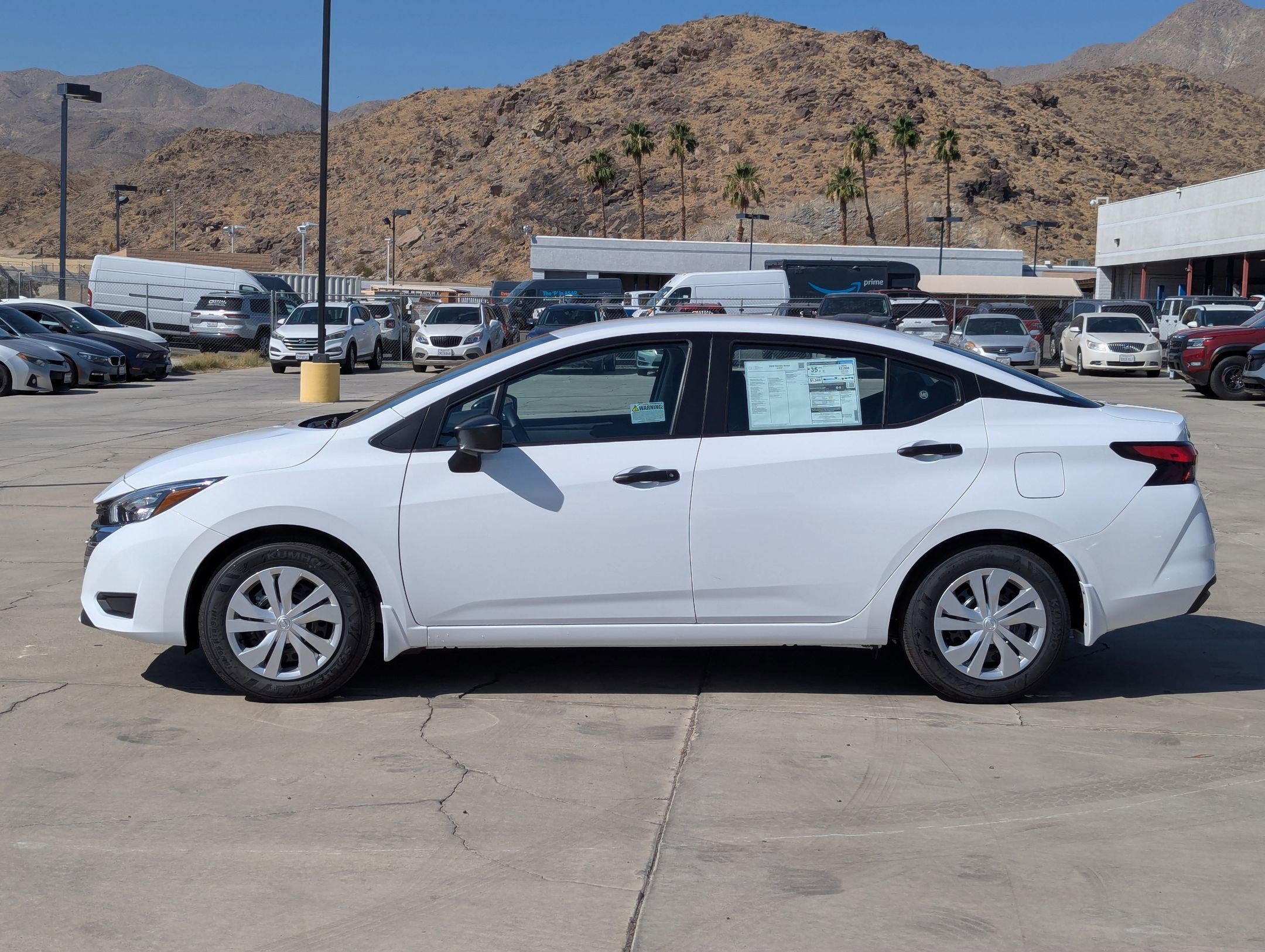 2025 Nissan Versa 1.6 S photo 3