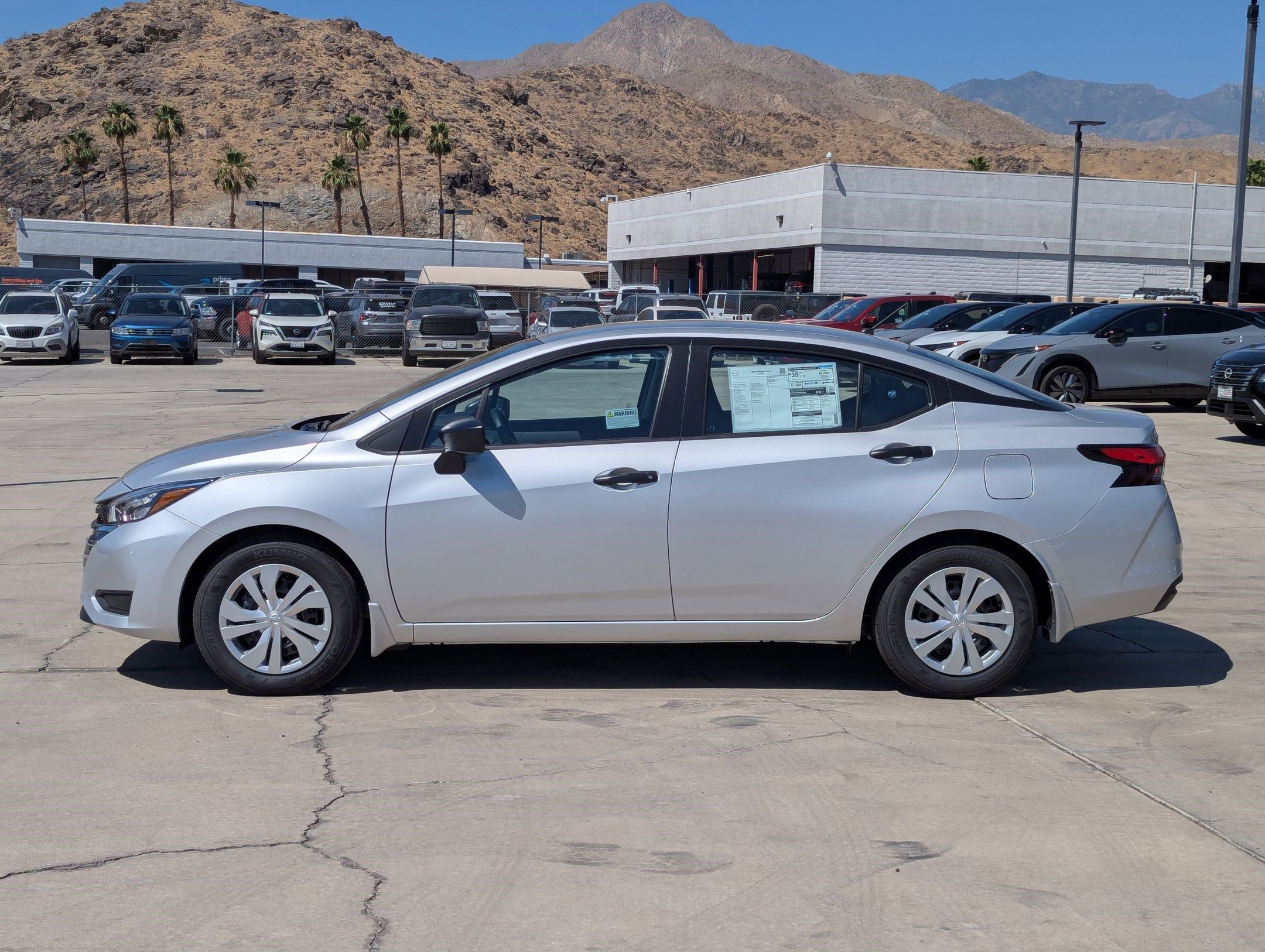 2025 Nissan Versa 1.6 S photo 3