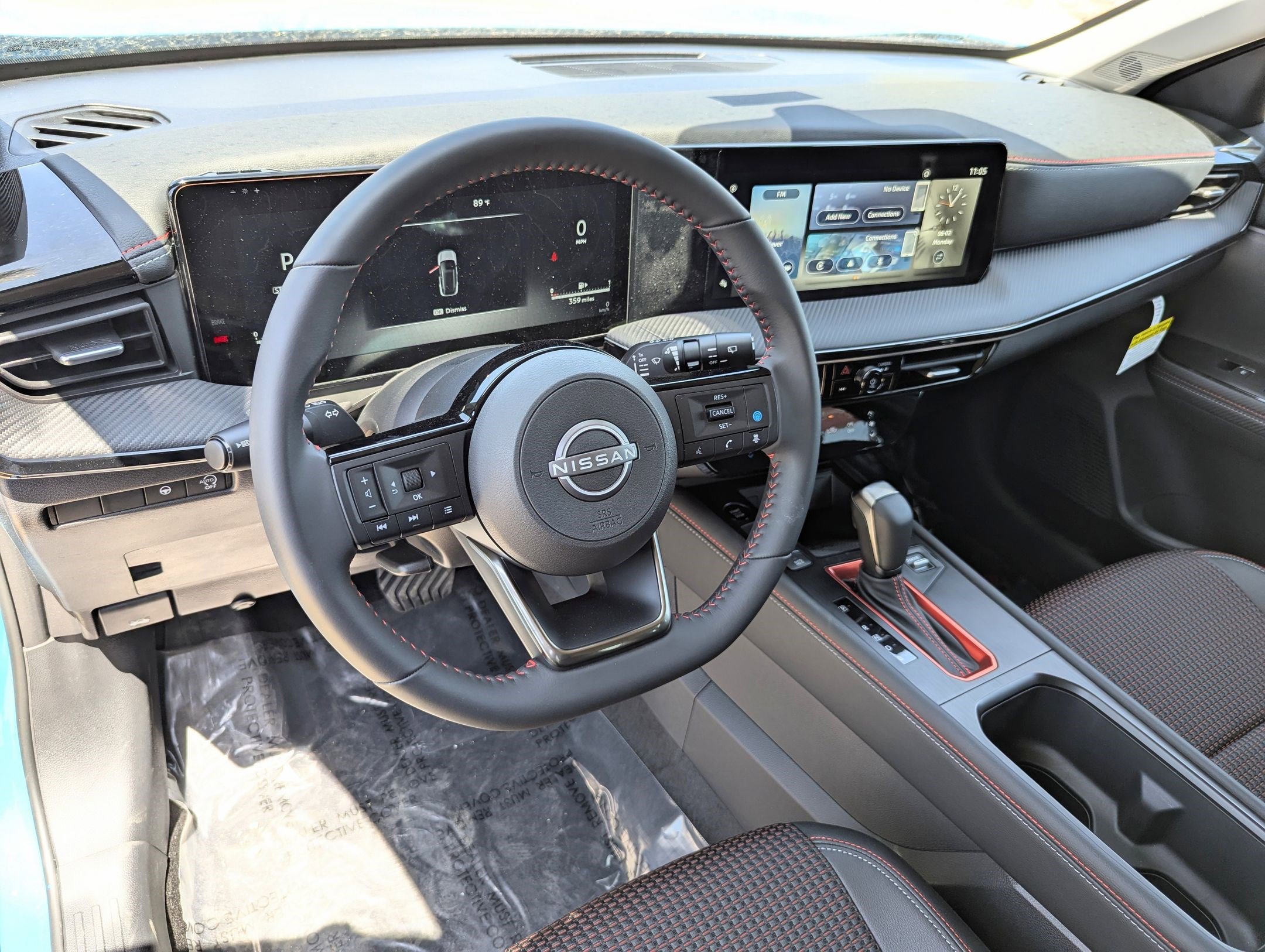 2025 Nissan Kicks SR photo 2