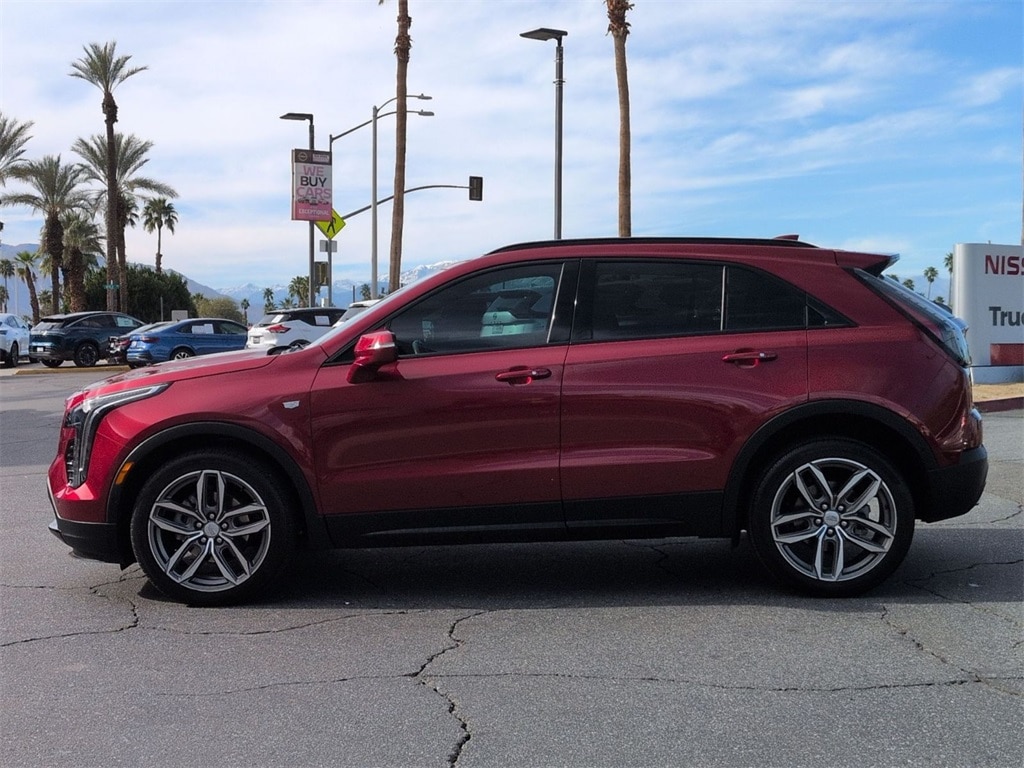 2023 Cadillac XT4 Sport photo 2