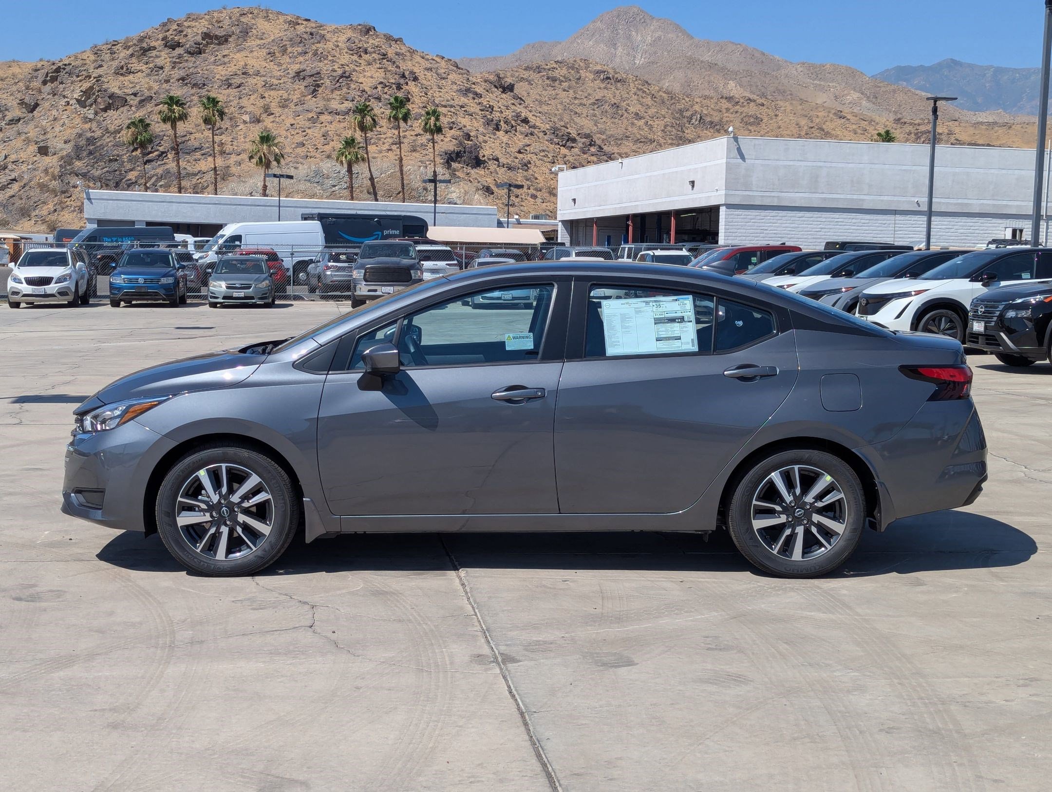 2025 Nissan Versa 1.6 SV photo 3