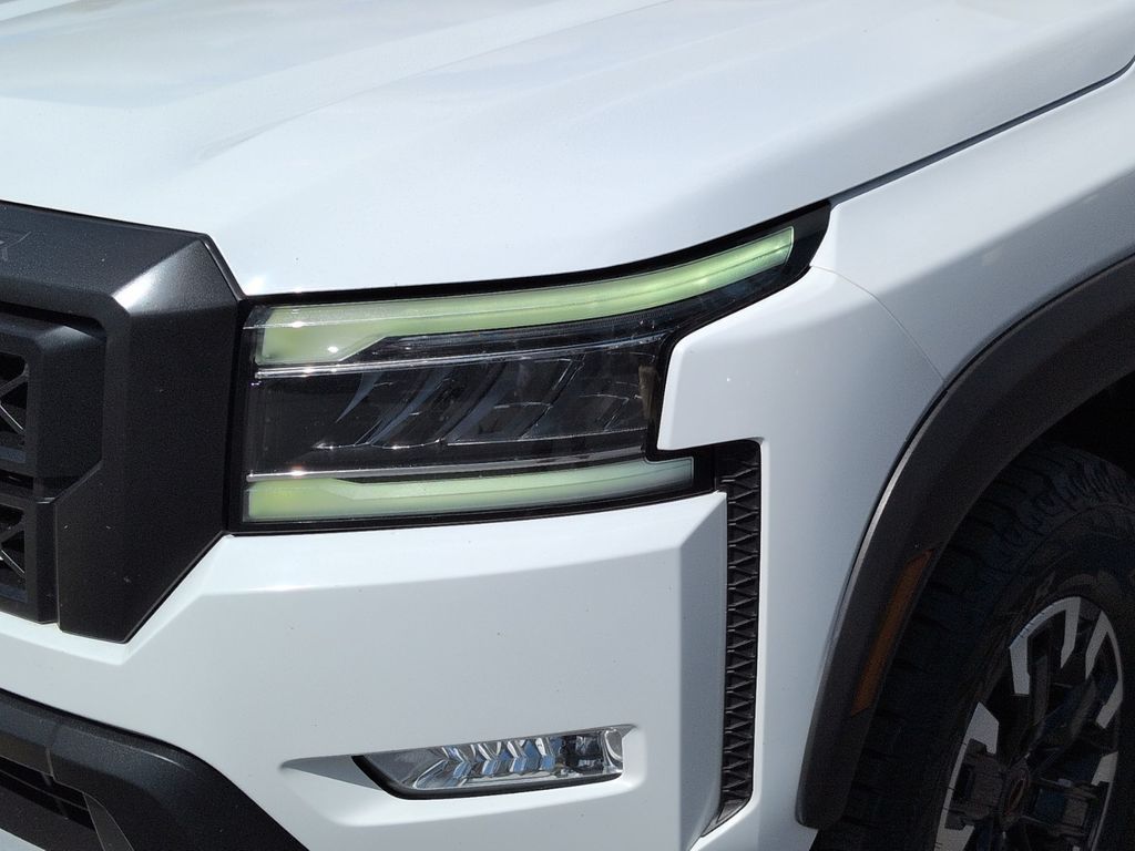 2023 Nissan Frontier PRO-4X photo 3
