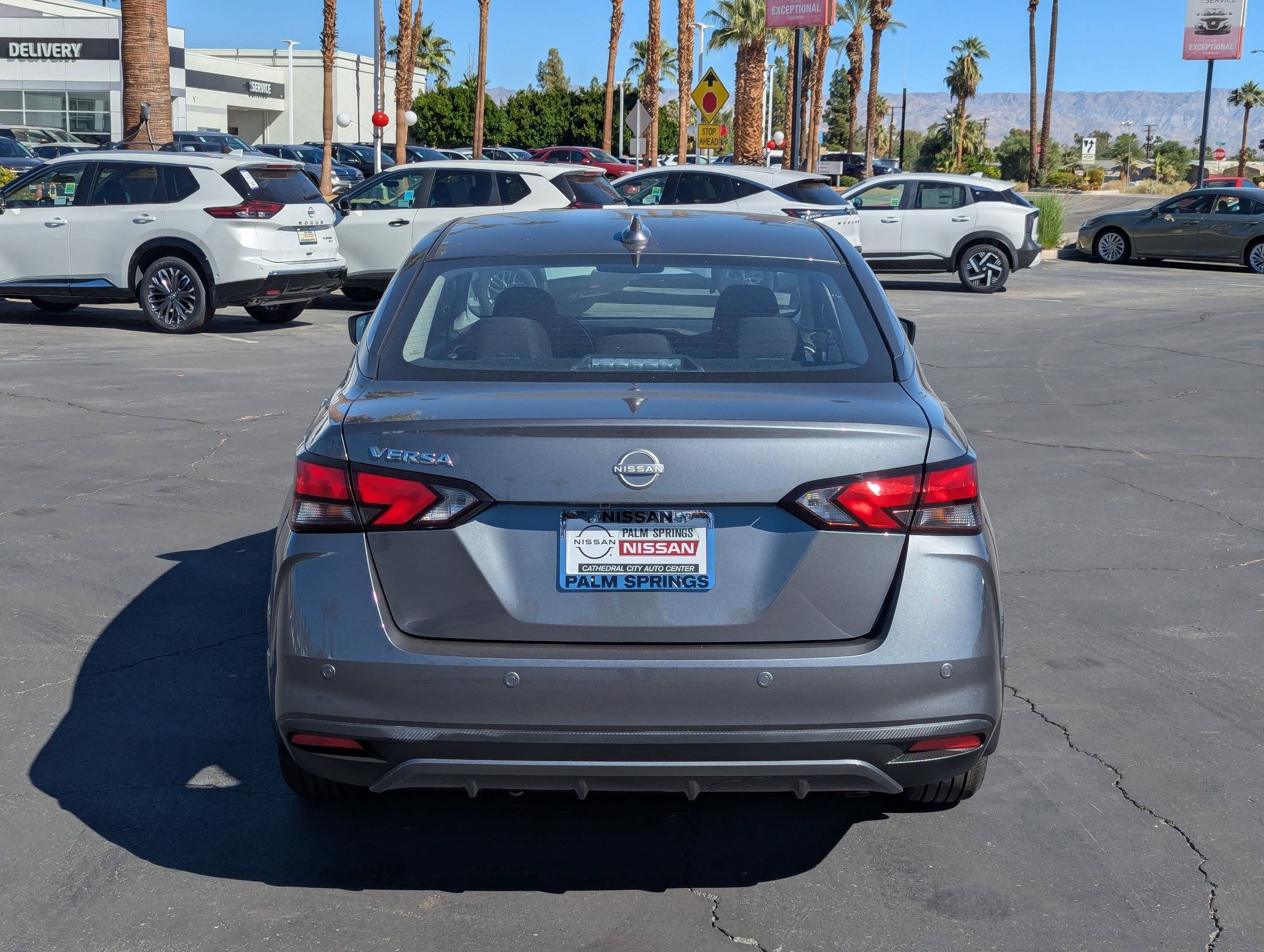 2025 Nissan Versa 1.6 SV photo 4