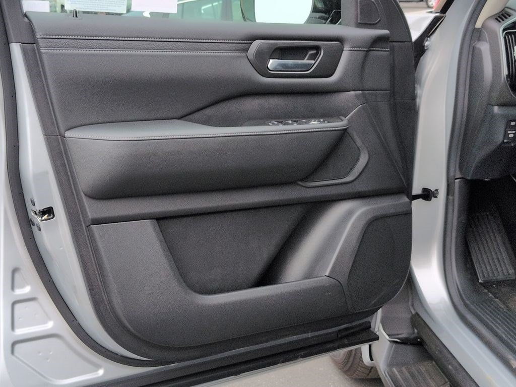 2026 Nissan Armada SV - Photo 13