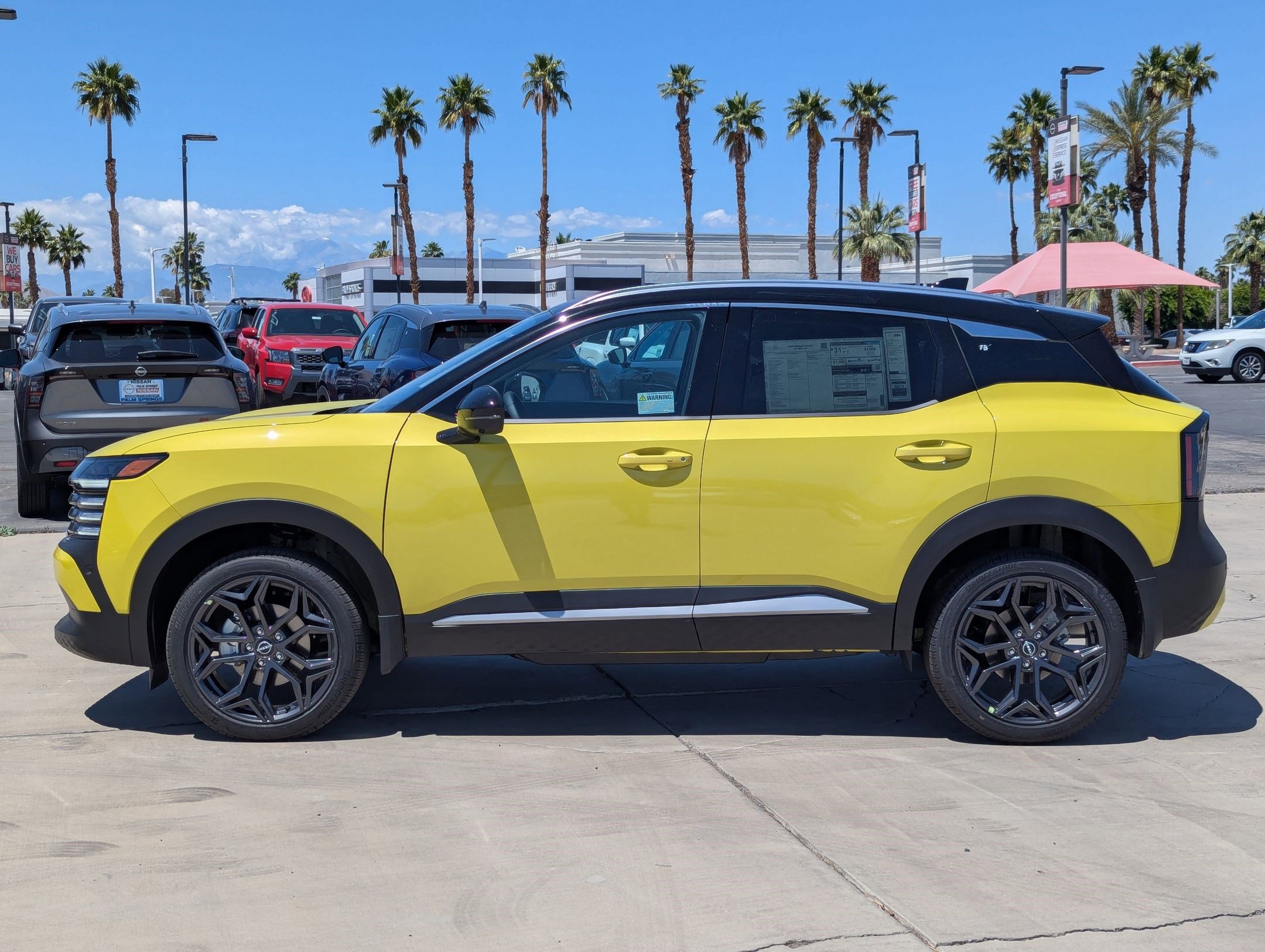 2025 Nissan Kicks SR photo 2