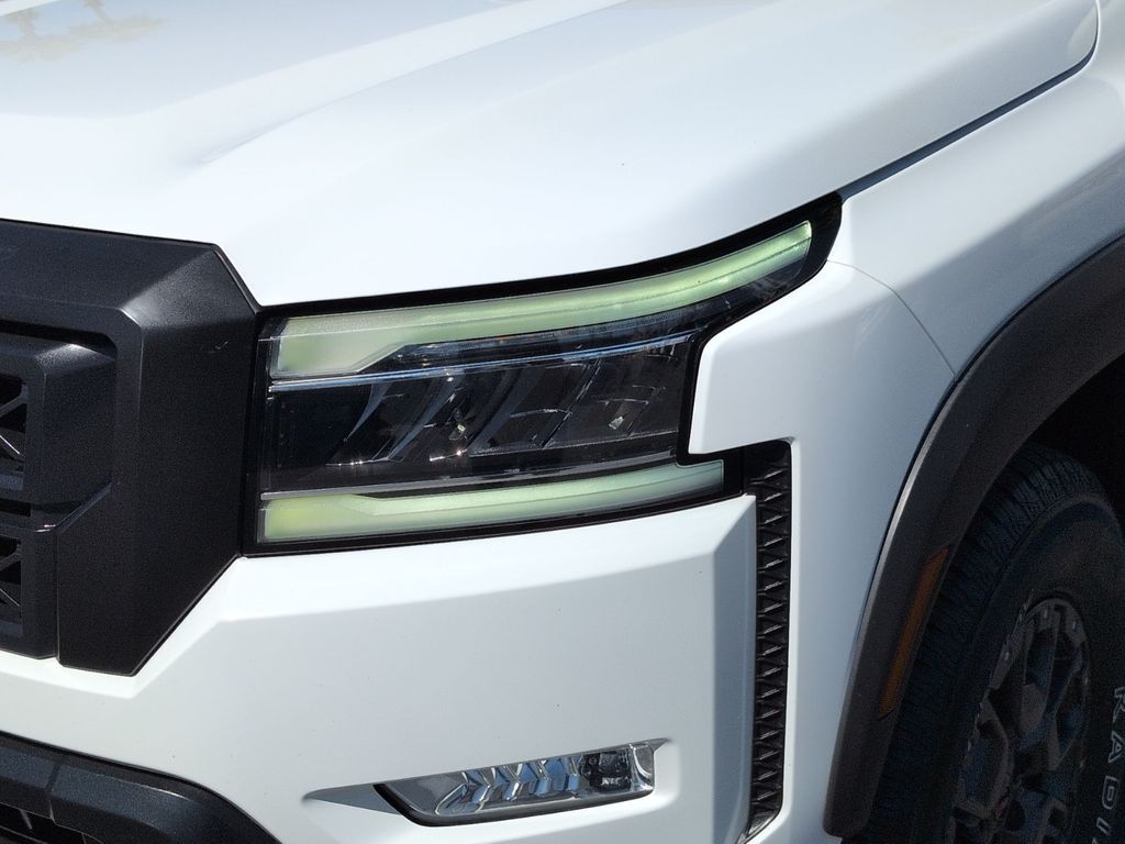 2023 Nissan Frontier PRO-4X photo 3