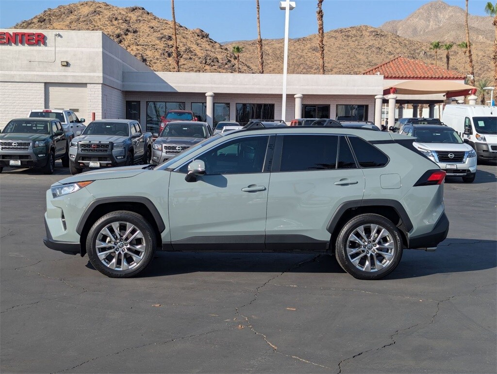 2021 Toyota RAV4 XLE Premium photo 3