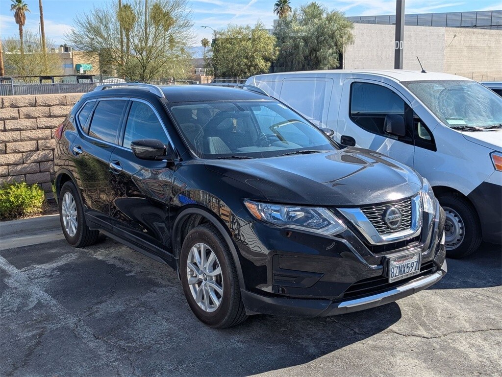 2018 Nissan Rogue SV photo 3