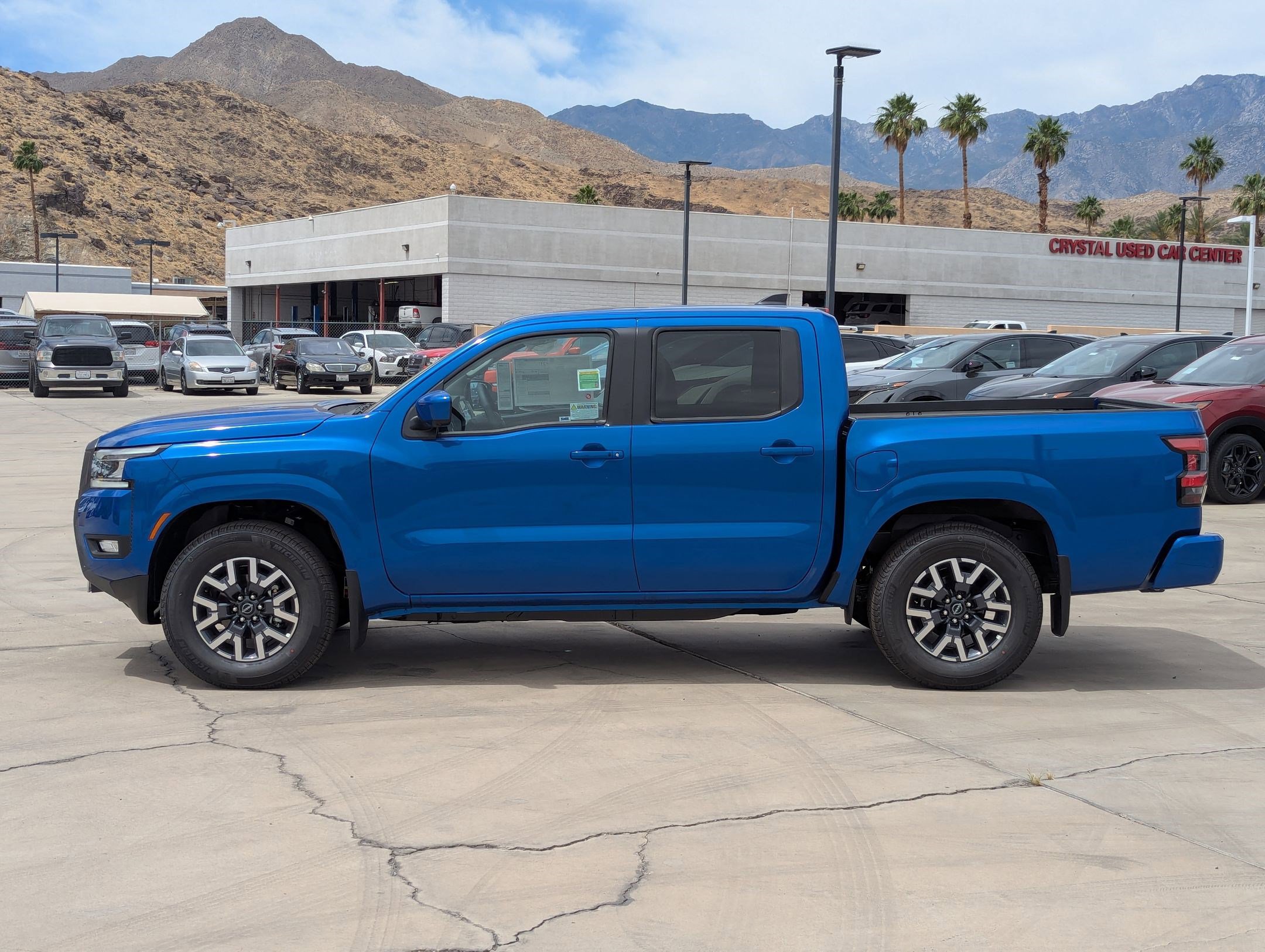 2025 Nissan Frontier SL photo 3