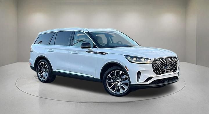 2025 Lincoln Aviator Premiere RWD's photo