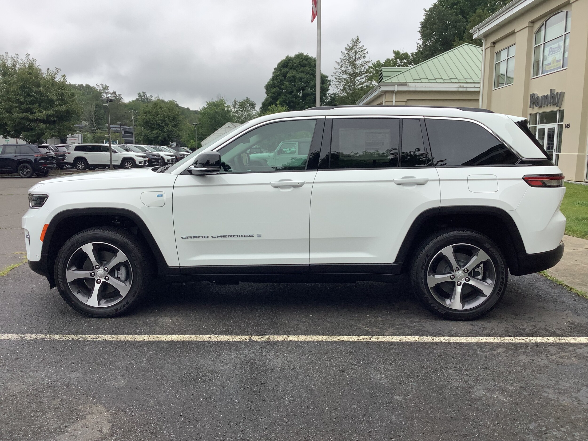 2023 Jeep Cherokee 4xe Sport photo 4