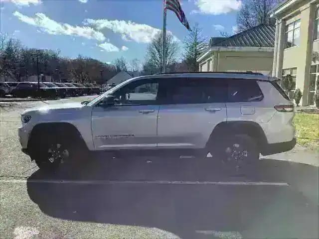 2025 Jeep Grand Cherokee Limited photo 4