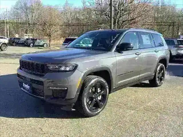 2025 Jeep Grand Cherokee Limited photo 3