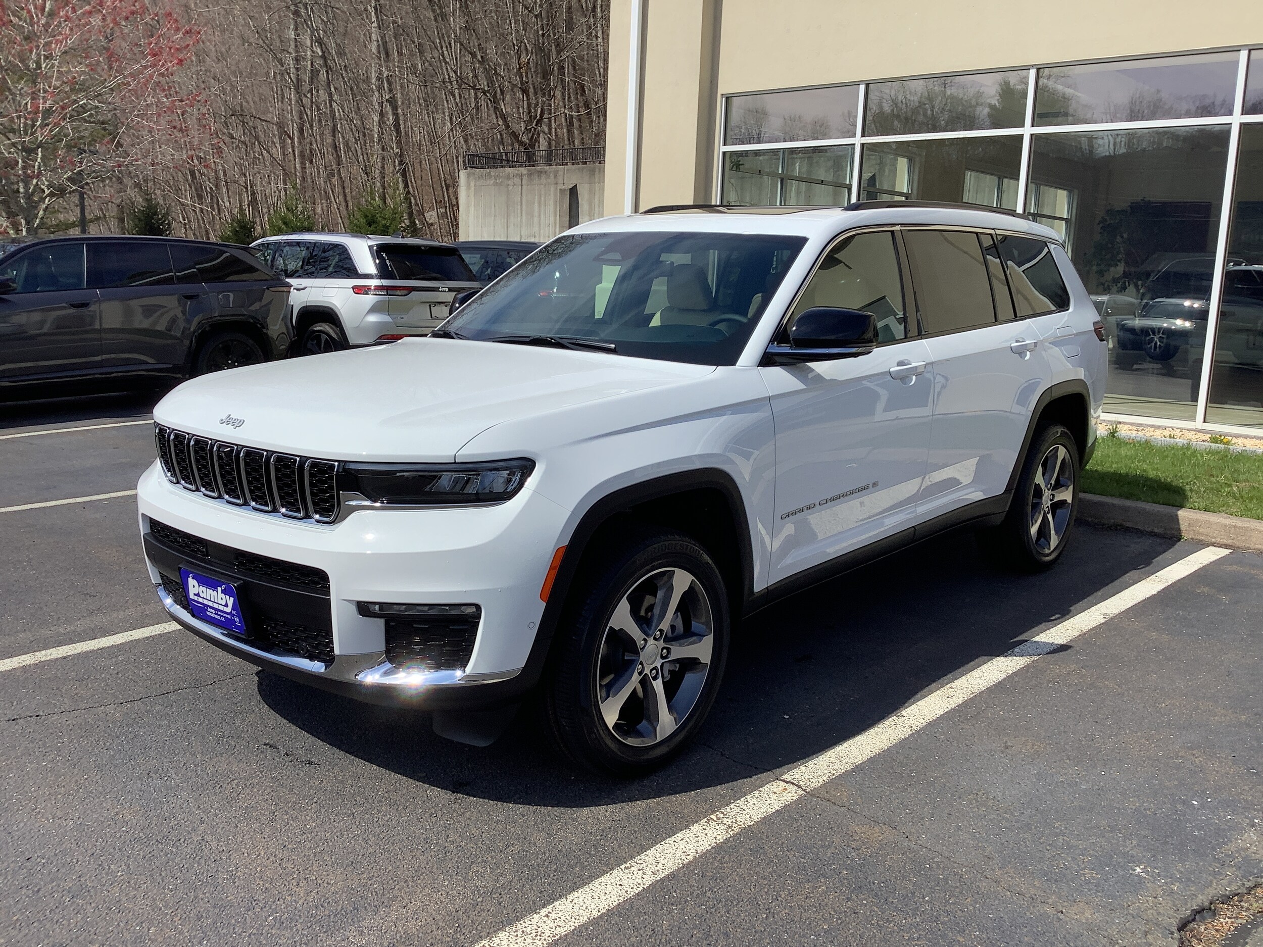2025 Jeep Grand Cherokee Limited photo 3