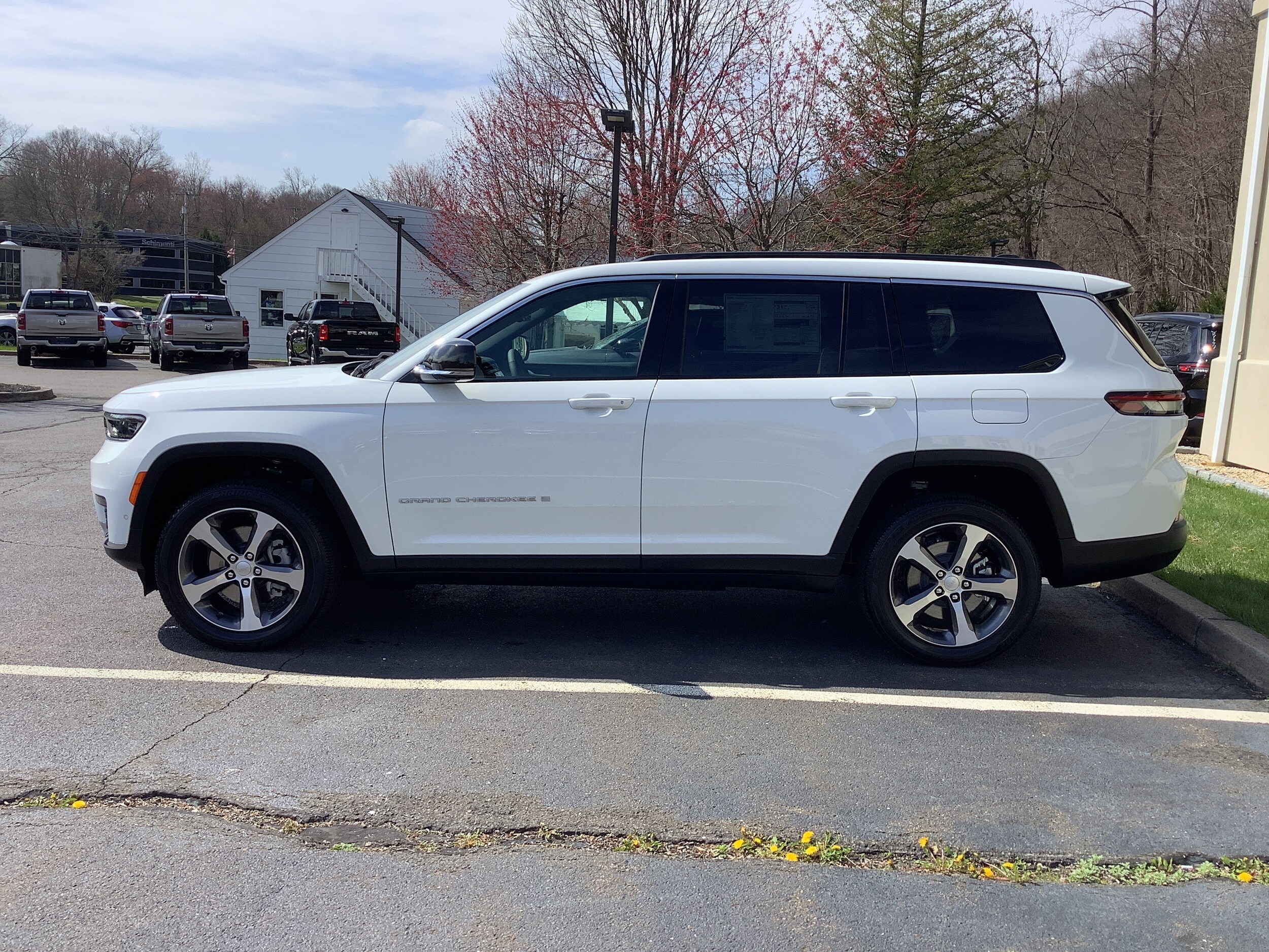 2025 Jeep Grand Cherokee Limited photo 4