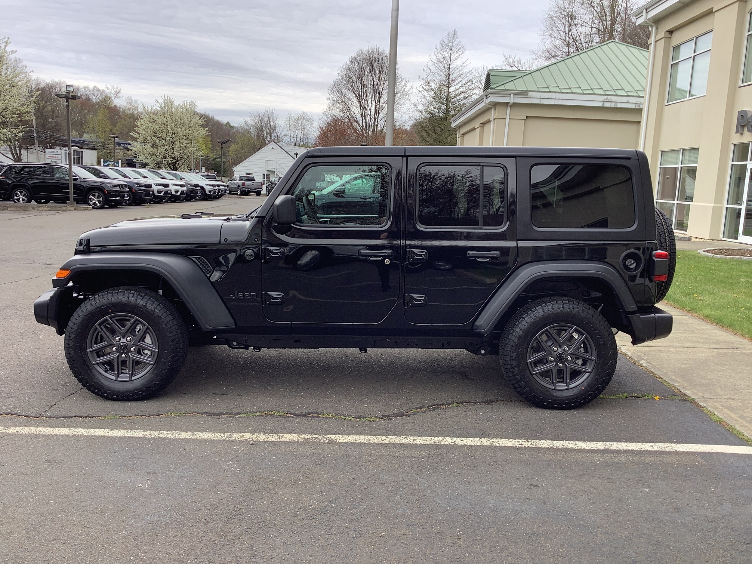 2025 Jeep Wrangler Sport photo 4