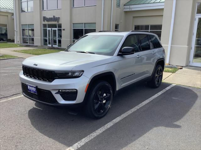 2025 Jeep Grand Cherokee Limited photo 3