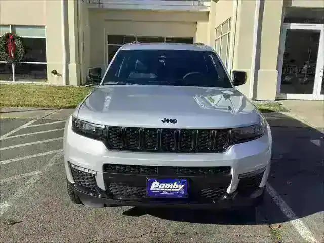 2025 Jeep Grand Cherokee Limited photo 2