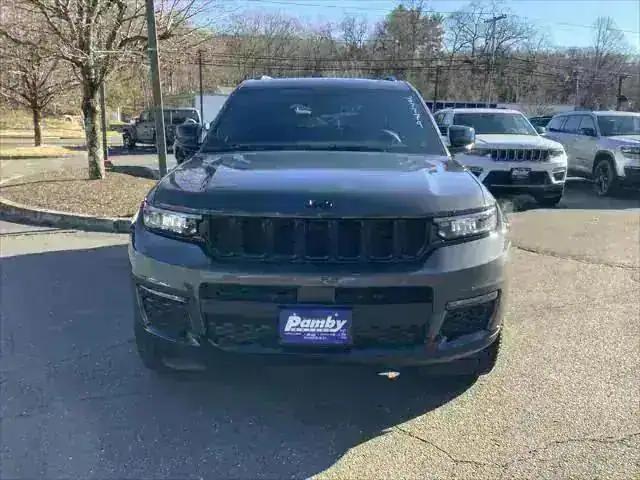 2025 Jeep Grand Cherokee Limited photo 2