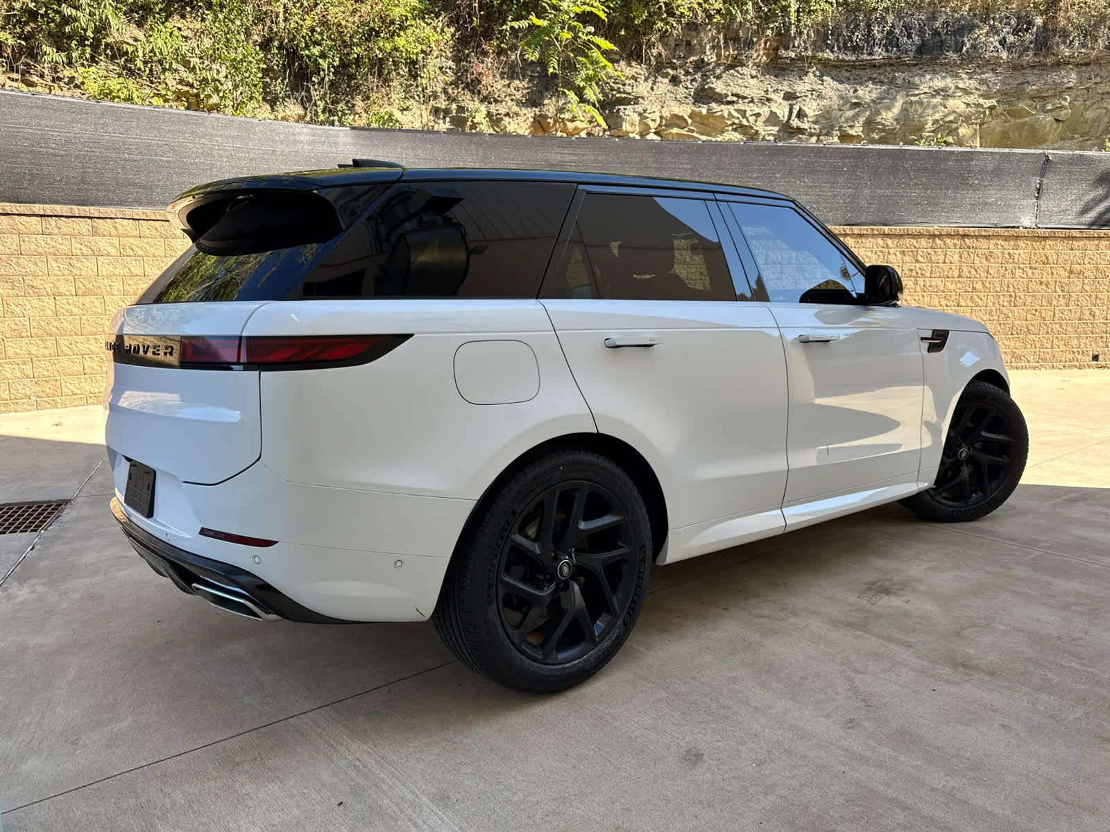 2025 Land Rover Range Rover Sport P400 Dynamic SE photo 3