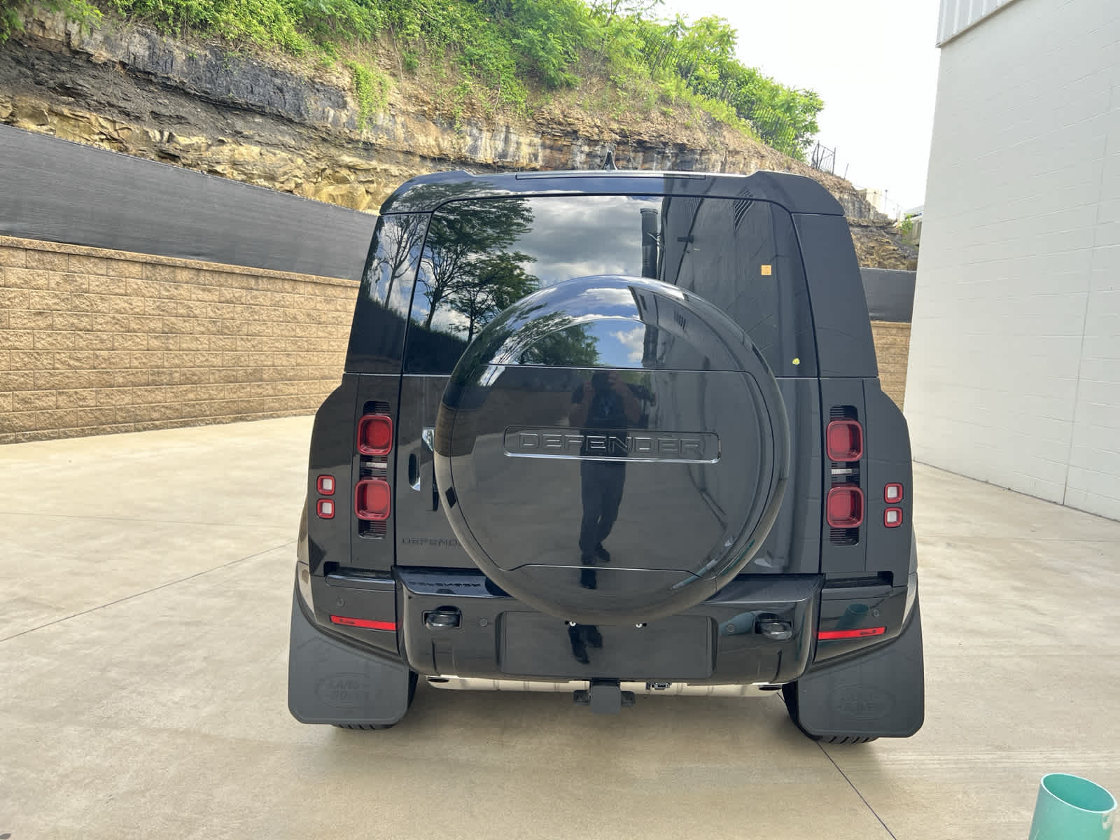 2024 Land Rover Defender X-Dynamic SE 110 photo 4