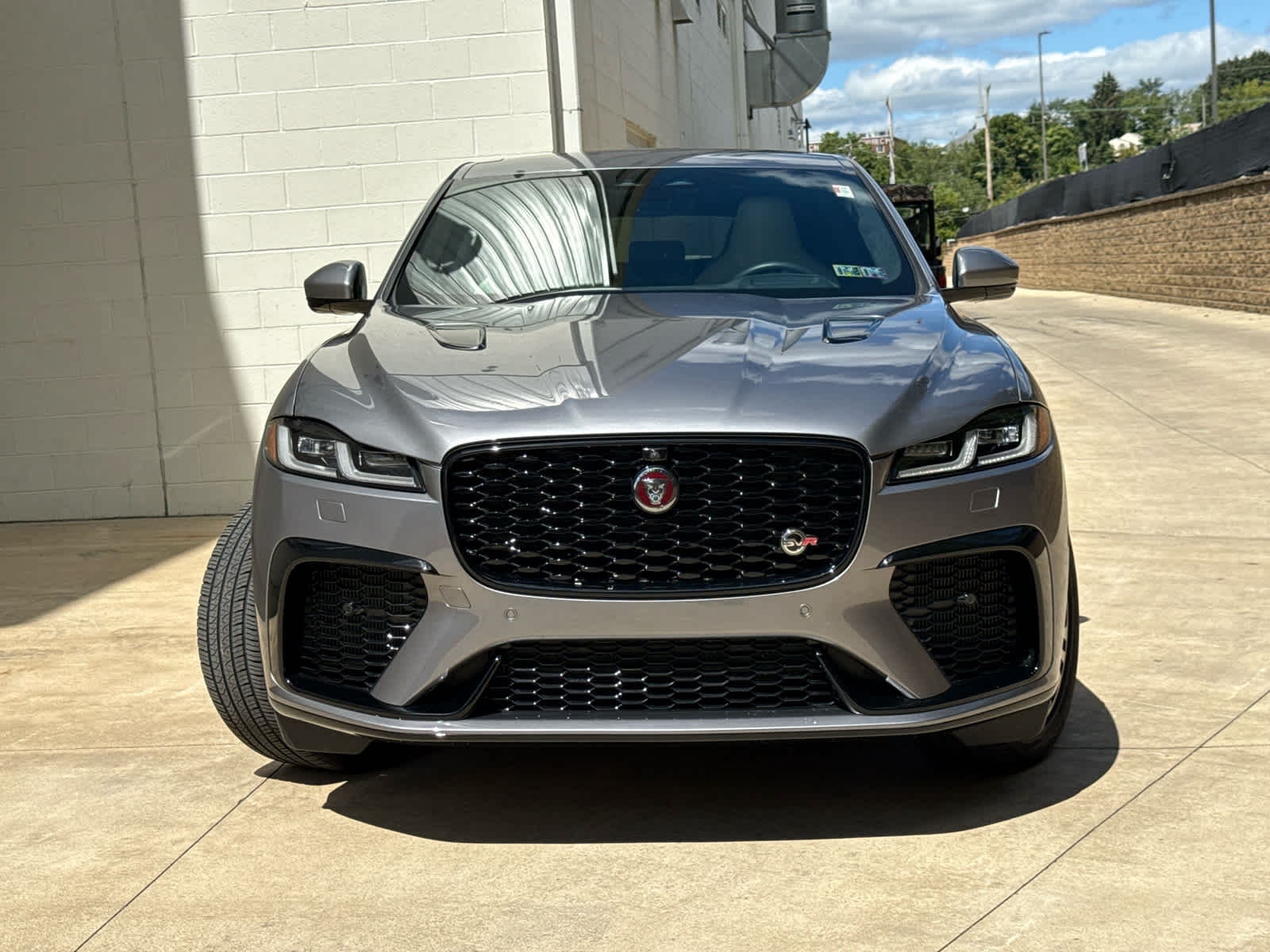 2022 Jaguar F-PACE SVR photo 2