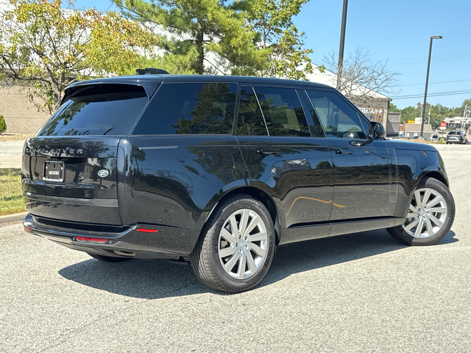 2023 Land Rover Range Rover SE photo 3