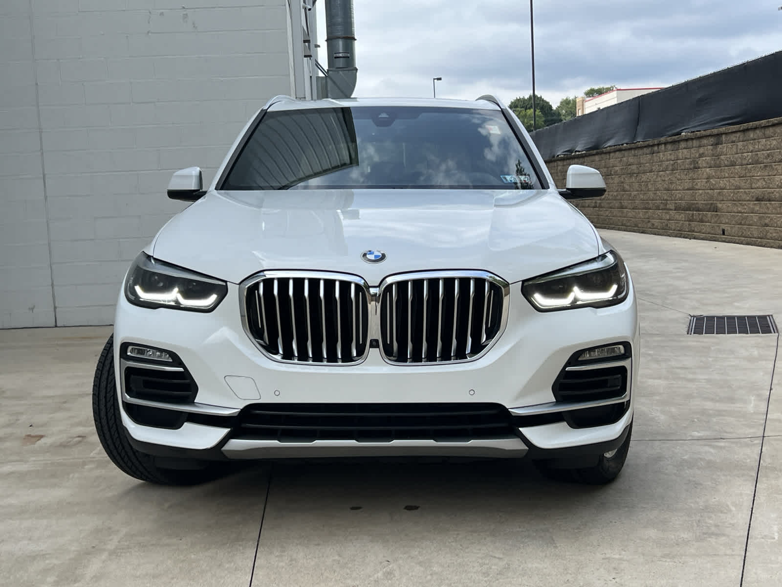 Used 2021 BMW X5 40i with VIN 5UXCR6C03M9G35055 for sale in Monroeville, PA