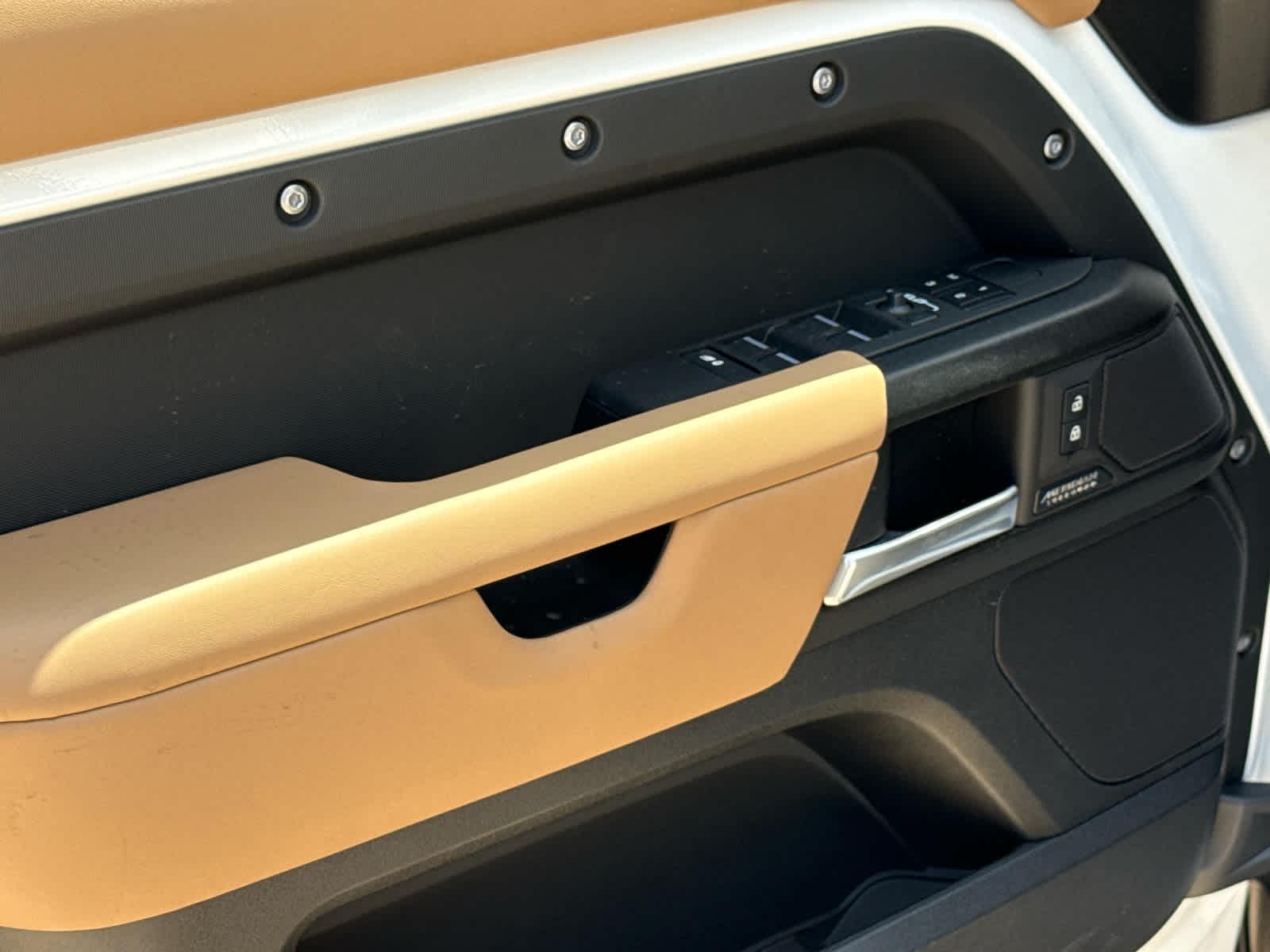 2025 Land Rover Defender V8 - Photo 15