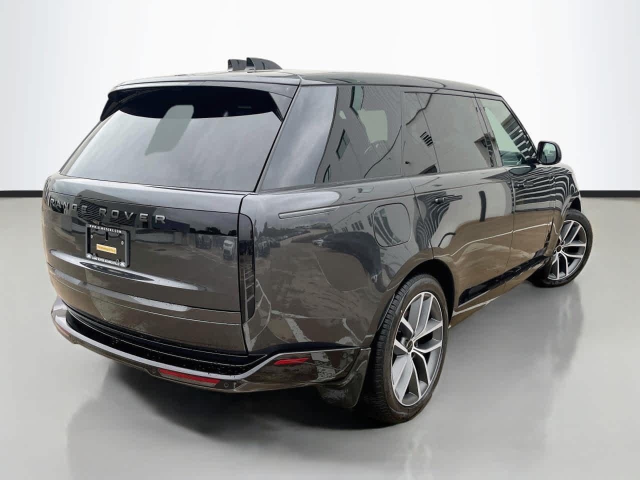 New 2026 Land Rover Range Rover SE LWB 7-Seats / V8 SUV