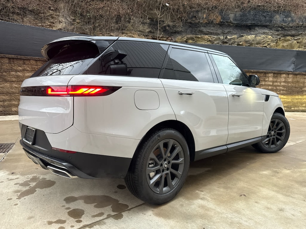 New 2025 Land Rover Range Rover Sport SE SUV