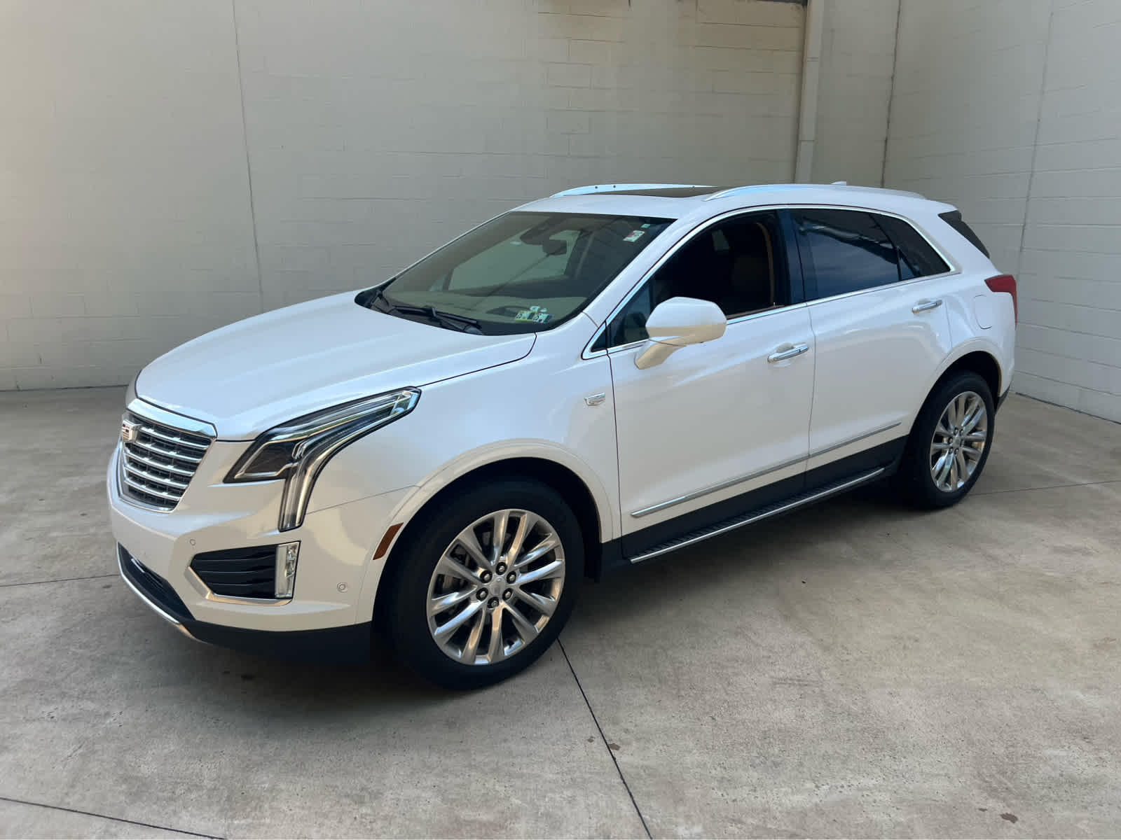 2017 Cadillac XT5 Platinum photo 2