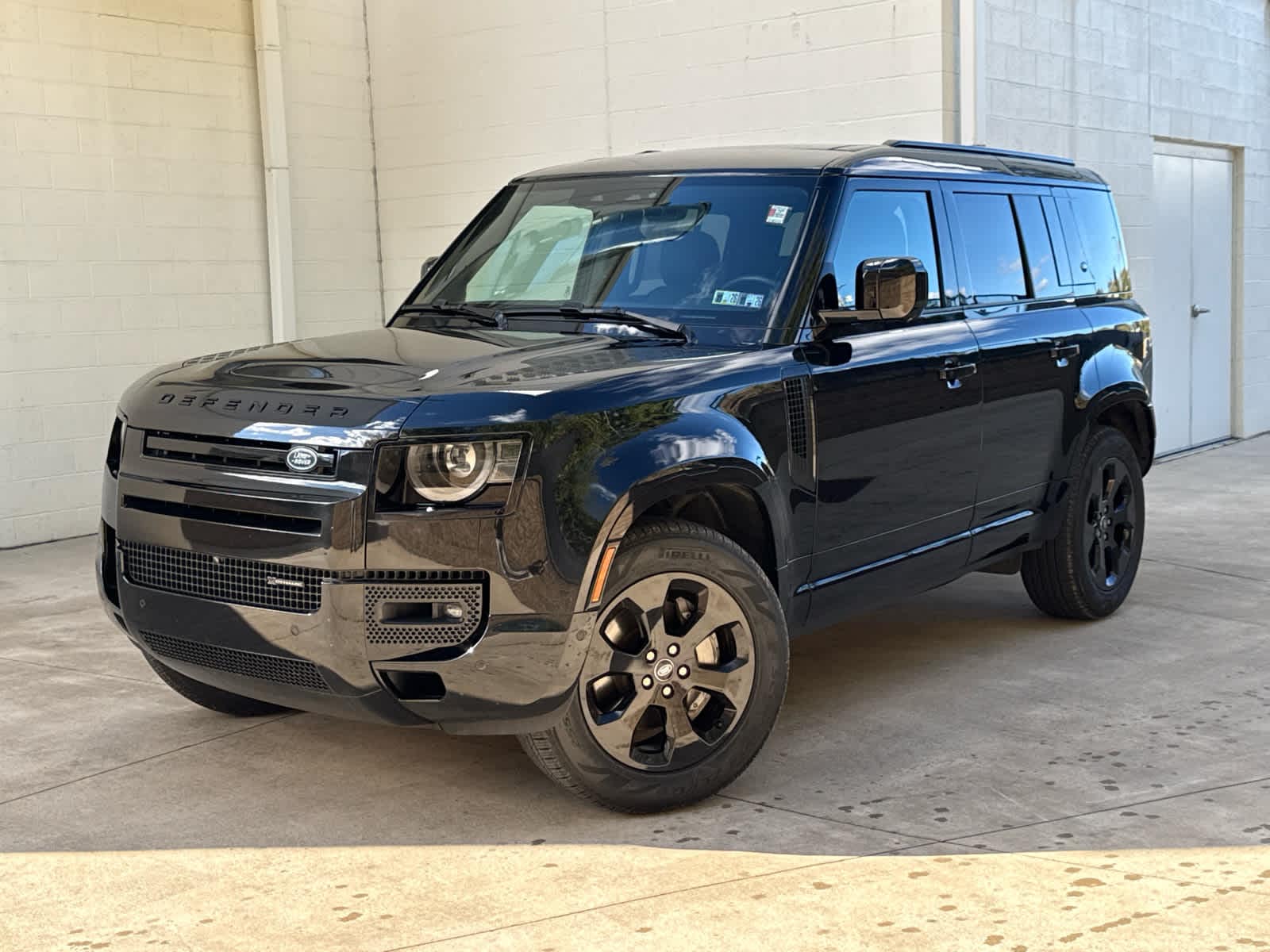 2023 Land Rover Defender X-Dynamic SE's photo